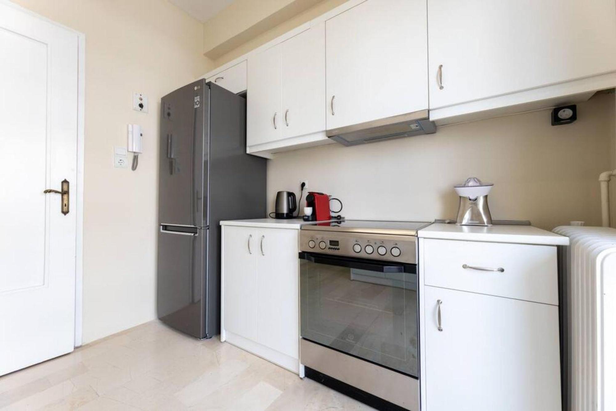 Amfitritis Family Lux Apartment At Palaio Faliro Aten Exteriör bild